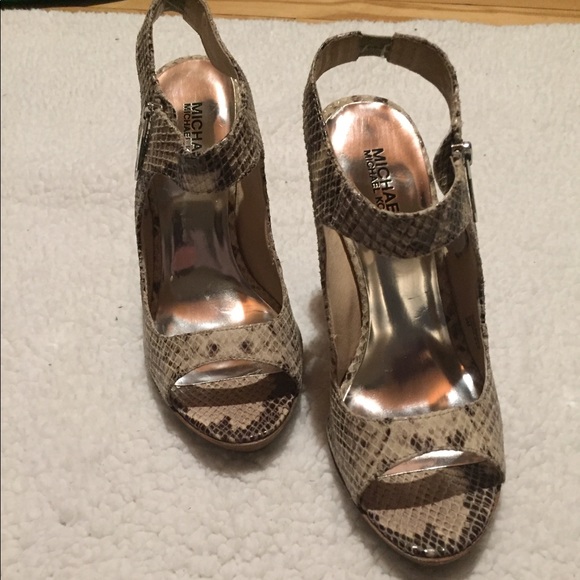 Michael Kors Belinda Leather Sandals - Picture 2 of 6
